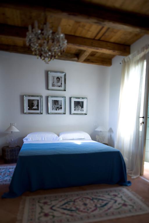 Borgo Dei Conti Della Torre Pensionat Morsano al Tagliamento Rum bild