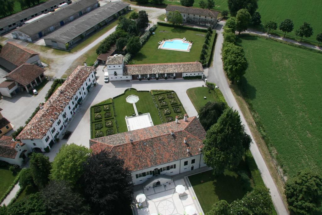 Borgo Dei Conti Della Torre Pensionat Morsano al Tagliamento Exteriör bild